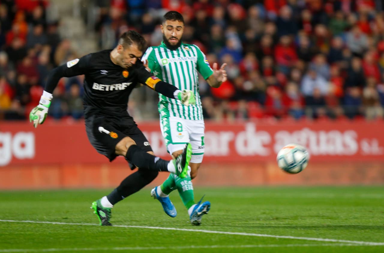 Guardado jugó todo el encuentro y Lainez entró a los 83’. Sánchez (7’) y Fekir (33’) anotaron para Betis. Junior (55’) marcó el descuento.