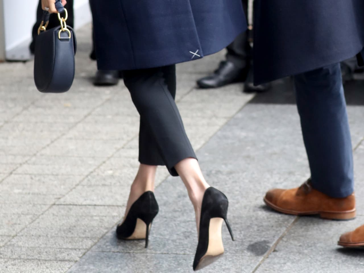 La puntada en forma de X se usa para que las piezas conserven su estado original al mostrarse al público o mientras son enviadas por correo.