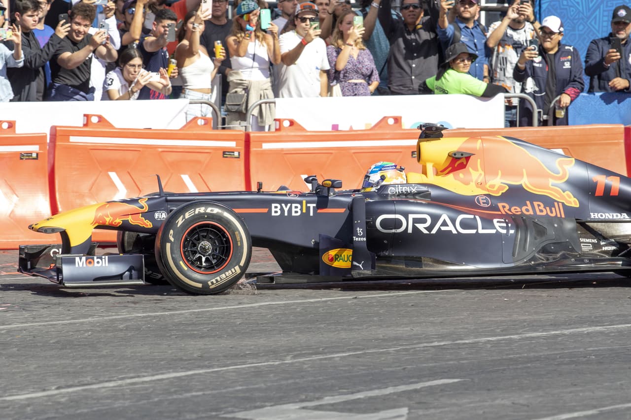 Checo Pérez corrió en Guadalajara con Red Bull por primera vez