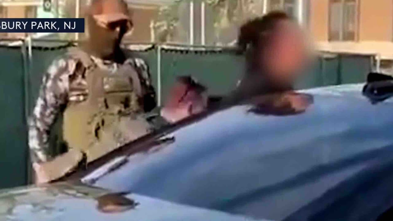 Gritos de niños y su madre esposada: familia de Nueva Jersey denuncia arresto de ICE