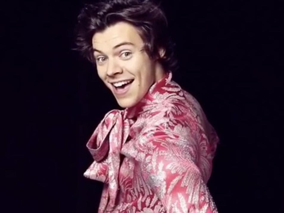 A partir de ahí el parecido con Juan Gabriel parecía simplemente un juego de los fans que trataban de defender el estilo del cantante de las críticas.