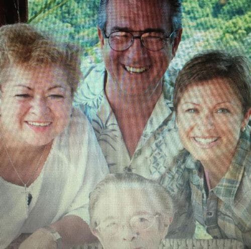 Mientras Yadhira Carrillo le hacía llegar su apoyo a través de los medios de comunicación, Lety Calderón rindió un tributo a su papá. 
<br>