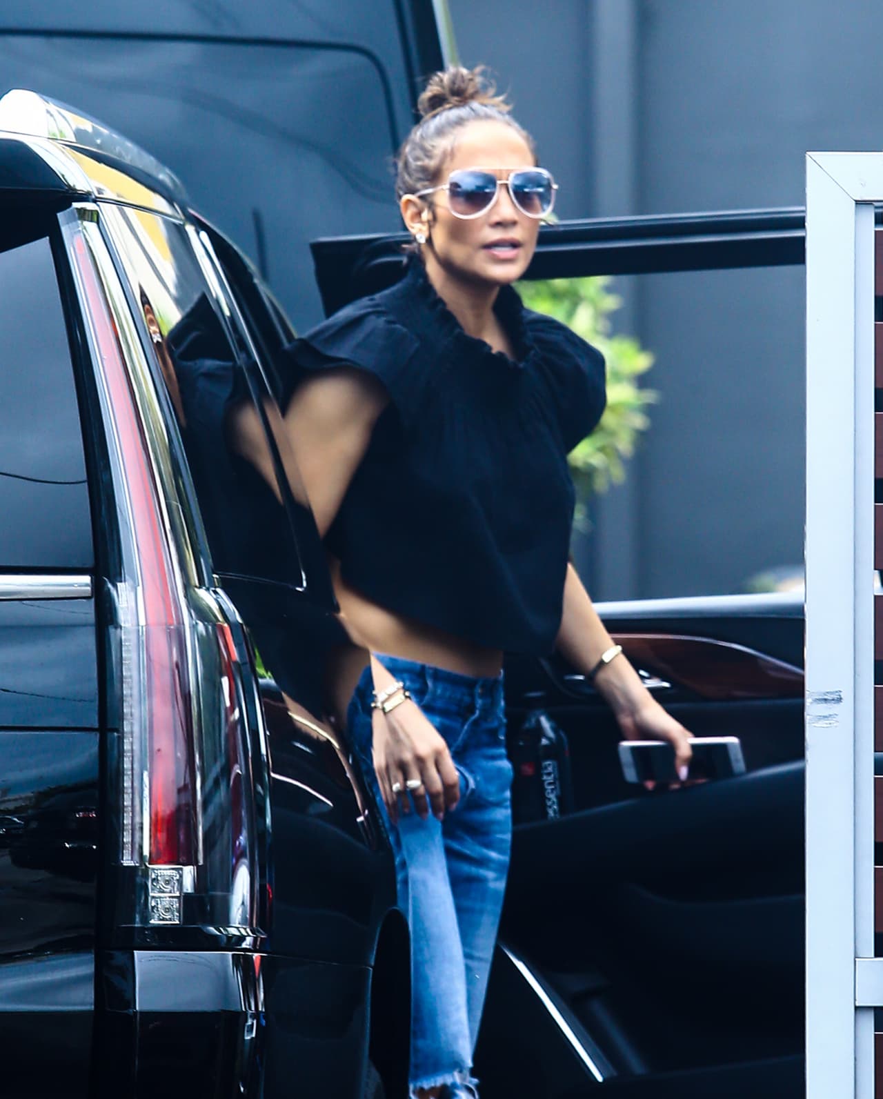 A través de InStyle, Jennifer López le respondió enseguida: "¡Ben es bien gracioso! 
<b>Él todavía se ve bien, también</b>".