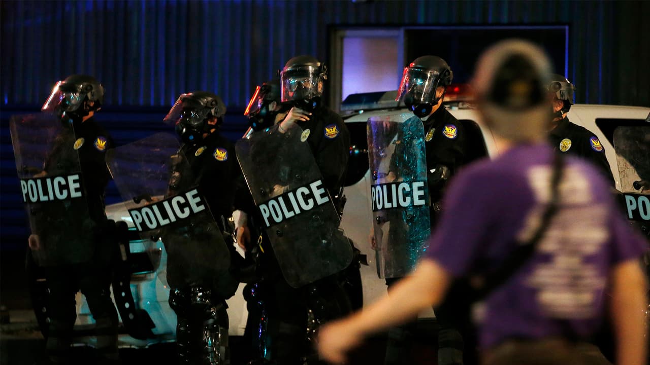 Acusan a policía de Phoenix de discriminar y usar fuerza excesiva contra hispanos y otras minorías