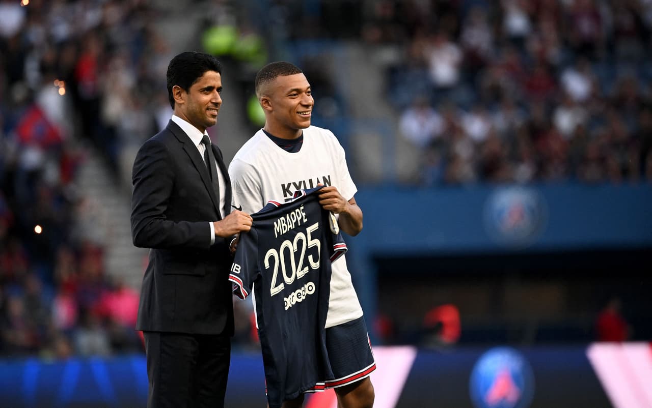 Kylian Mbappé anunció su renovación con el PSG en el Parque de los Príncipes y previo al inicio del partido ante el Metz.