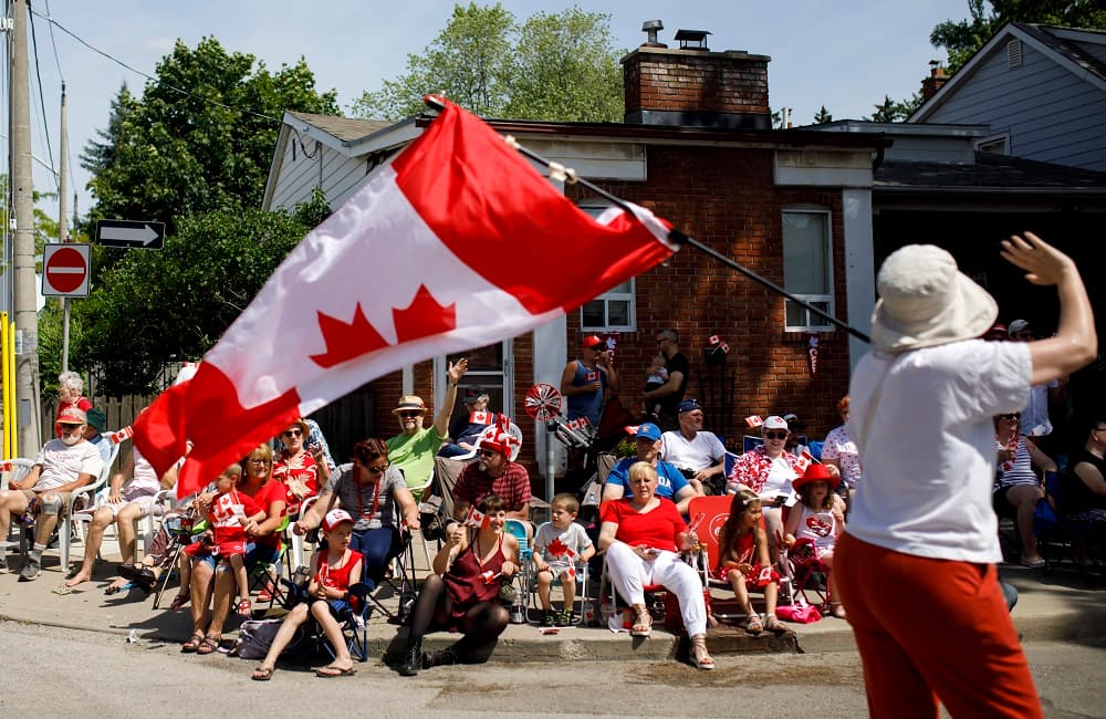 <b>1. Canadá.</b> No es una sorpresa que el número uno esté ocupado por Canadá, cuya tradición de acogida de inmigrantes es largamente conocida. Casi el 70% apoya la llegada de extranjeros. Además, la gran mayoría del país (80%) no cree que los inmigrantes sean responsable de un aumento de los actos criminales. Ahora bien, más de la mitad de la población considera que hay que deportar a los que viven indocuementados.