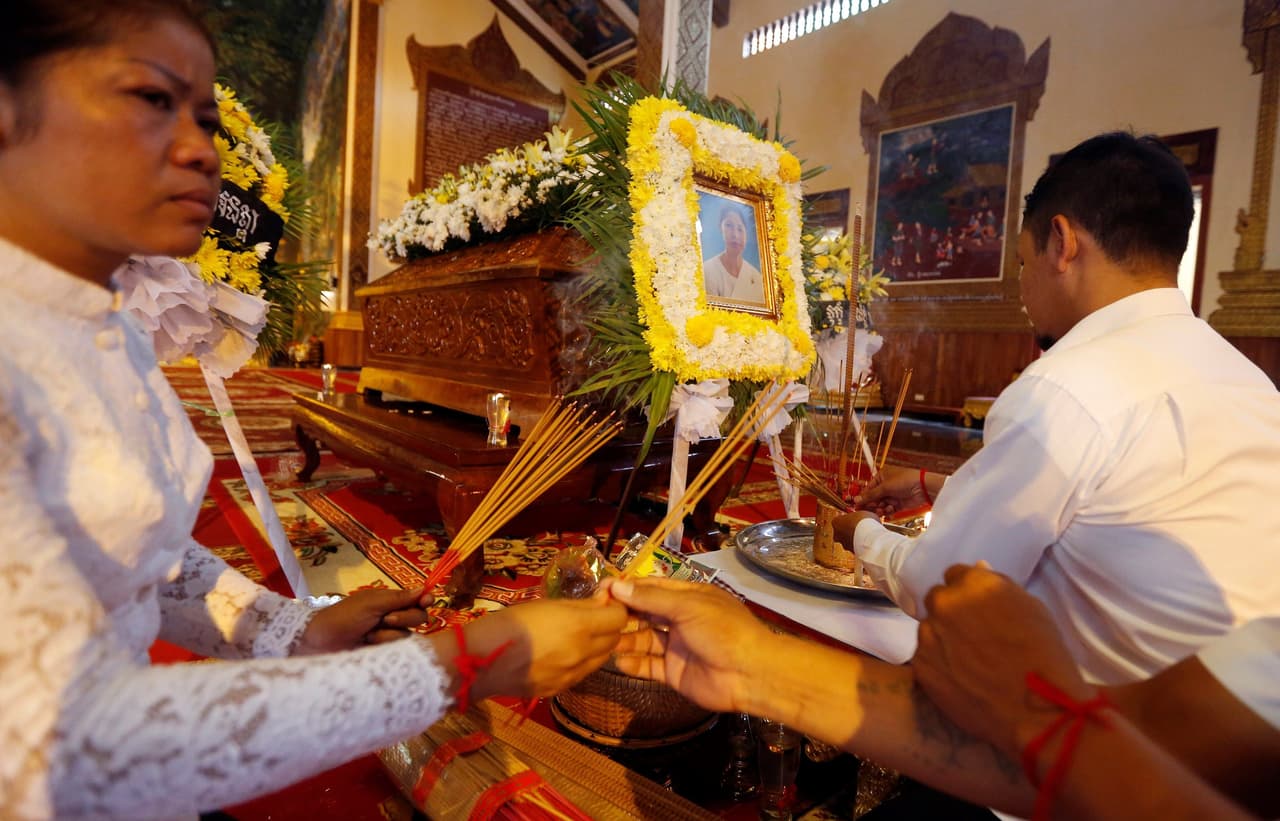 Algunos medios camboyanos indicaron que el príncipe Norodom Ranariddh fue trasladado a un centro médico especializado en Tailandia y entrada la tarde del lunes
<b><a href="http://time.com/5314519/cambodia-prince-norodom-ranariddh-car-accident/"> la agencia Prensa Asociada</a></b> lo confirmó.