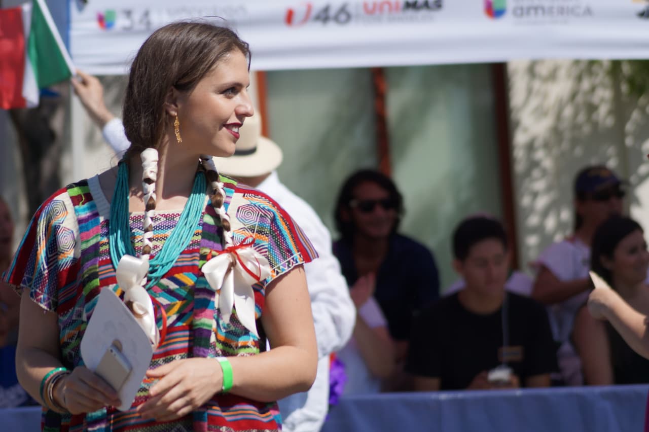 Miles festejaron la independencia de México en el tradicional desfile en el este de Los Ángeles.