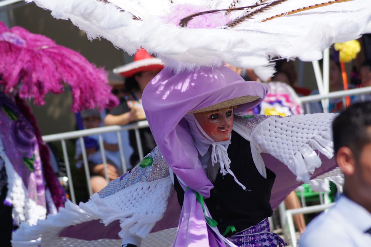 Miles festejaron la independencia de México en el tradicional desfile en el este de Los Ángeles.