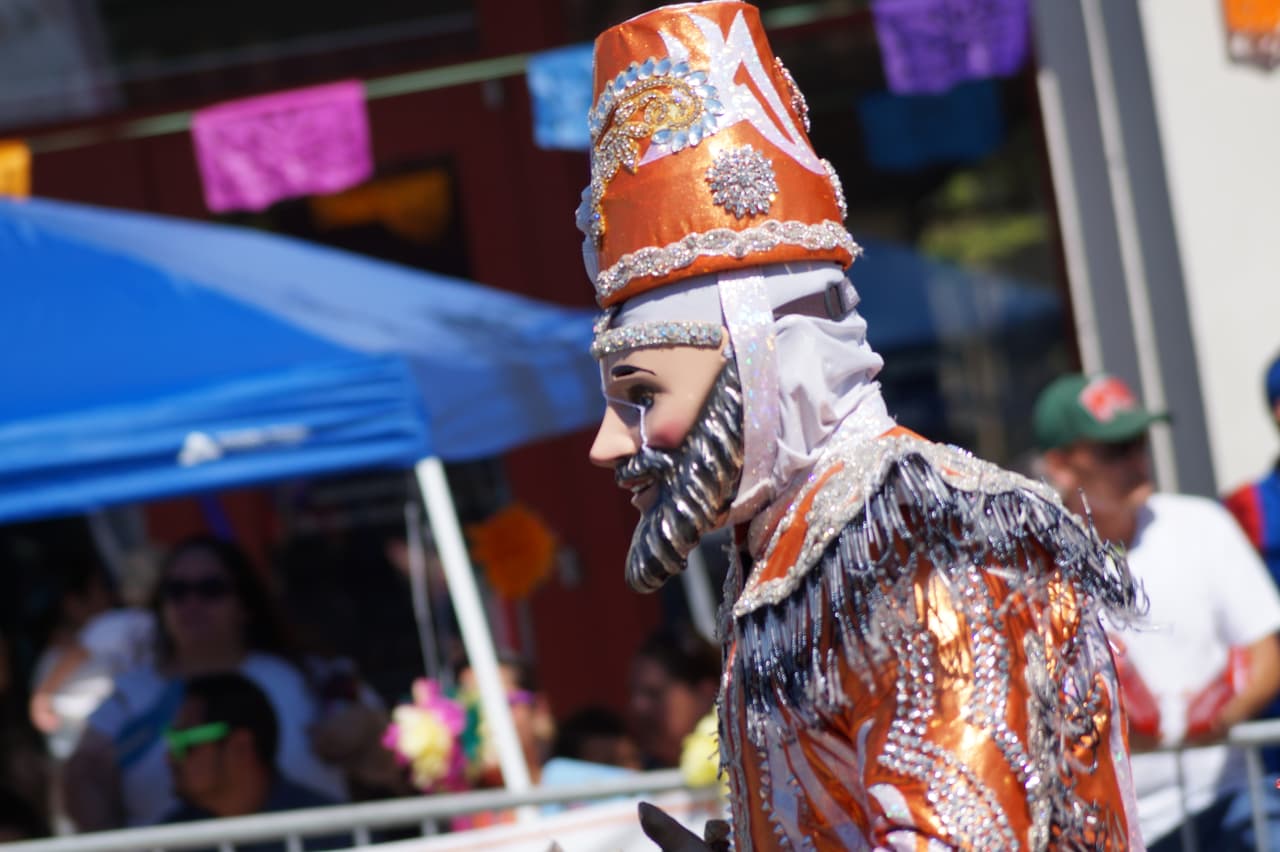 Miles festejaron la independencia de México en el tradicional desfile en el este de Los Ángeles.