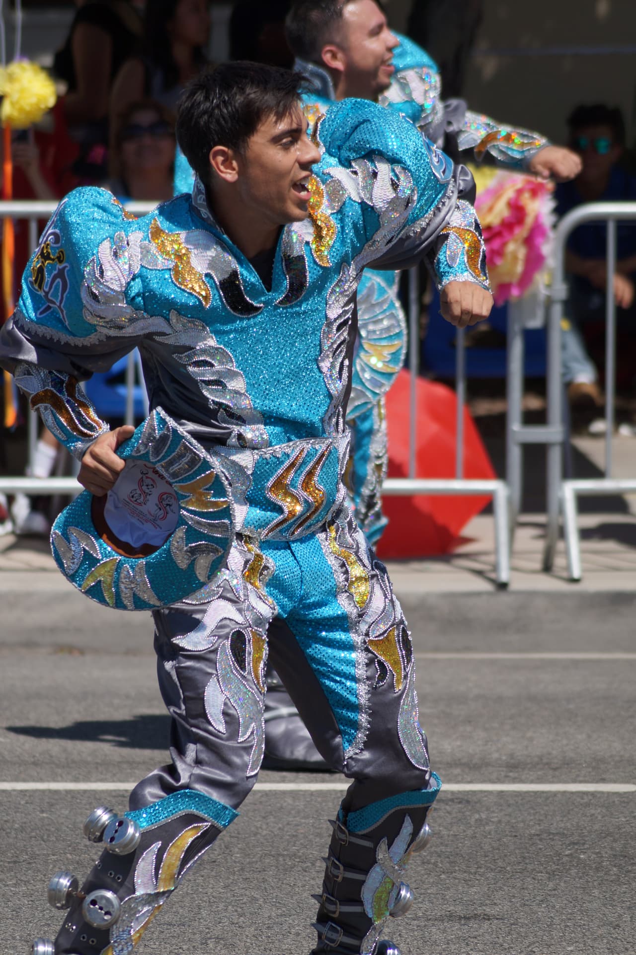 Miles festejaron la independencia de México en el tradicional desfile en el este de Los Ángeles.