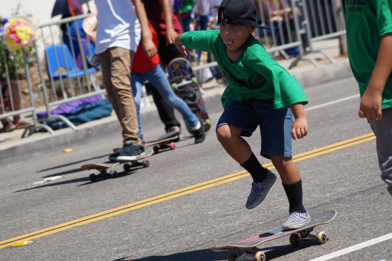 Miles festejaron la independencia de México en el tradicional desfile en el este de Los Ángeles.