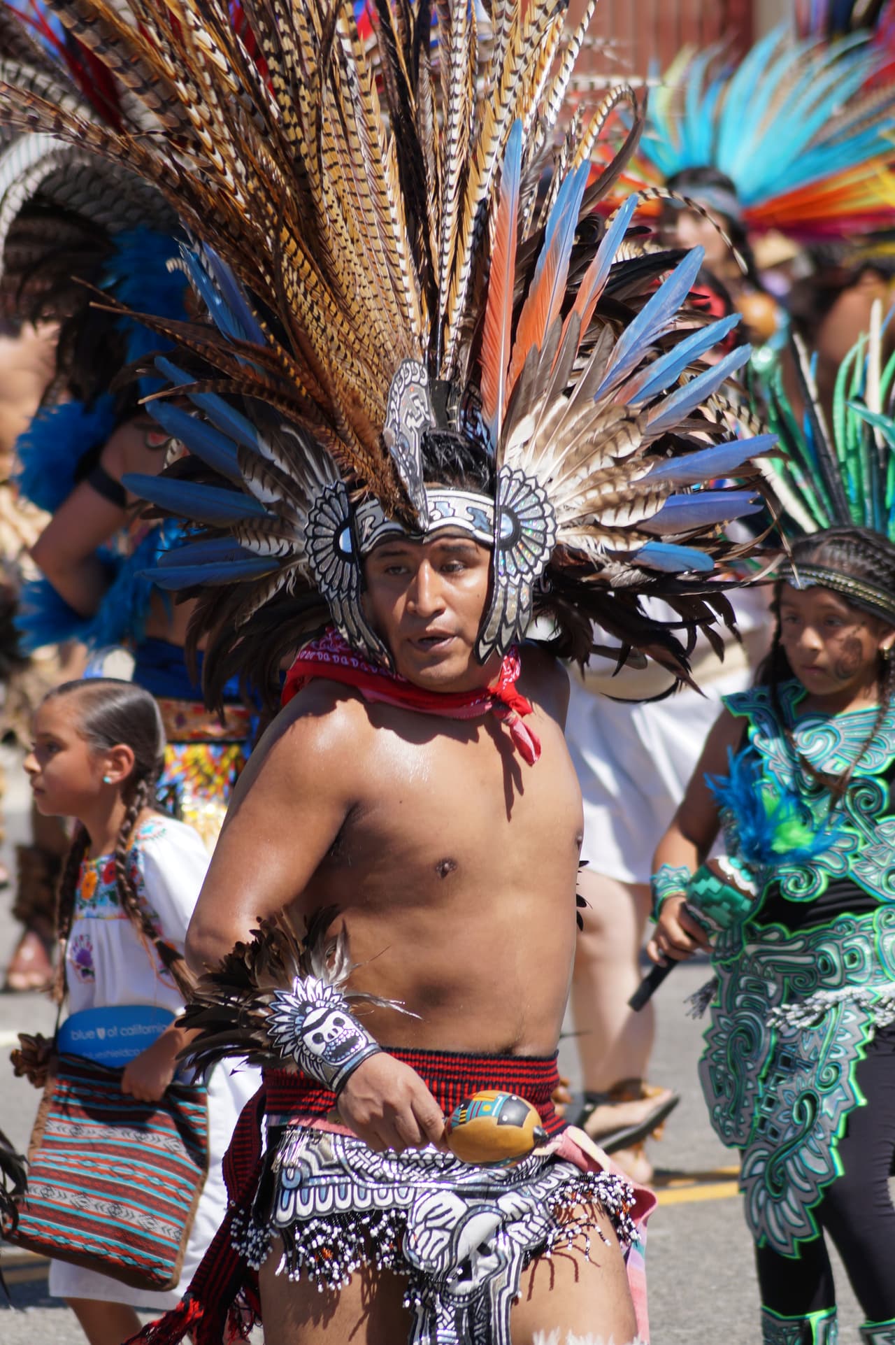 Miles festejaron la independencia de México en el tradicional desfile en el este de Los Ángeles.
