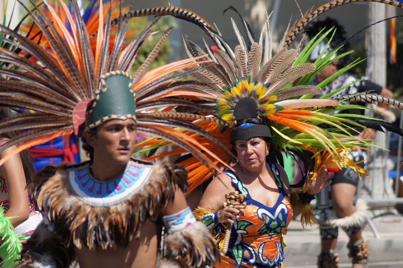 Miles festejaron la independencia de México en el tradicional desfile en el este de Los Ángeles.