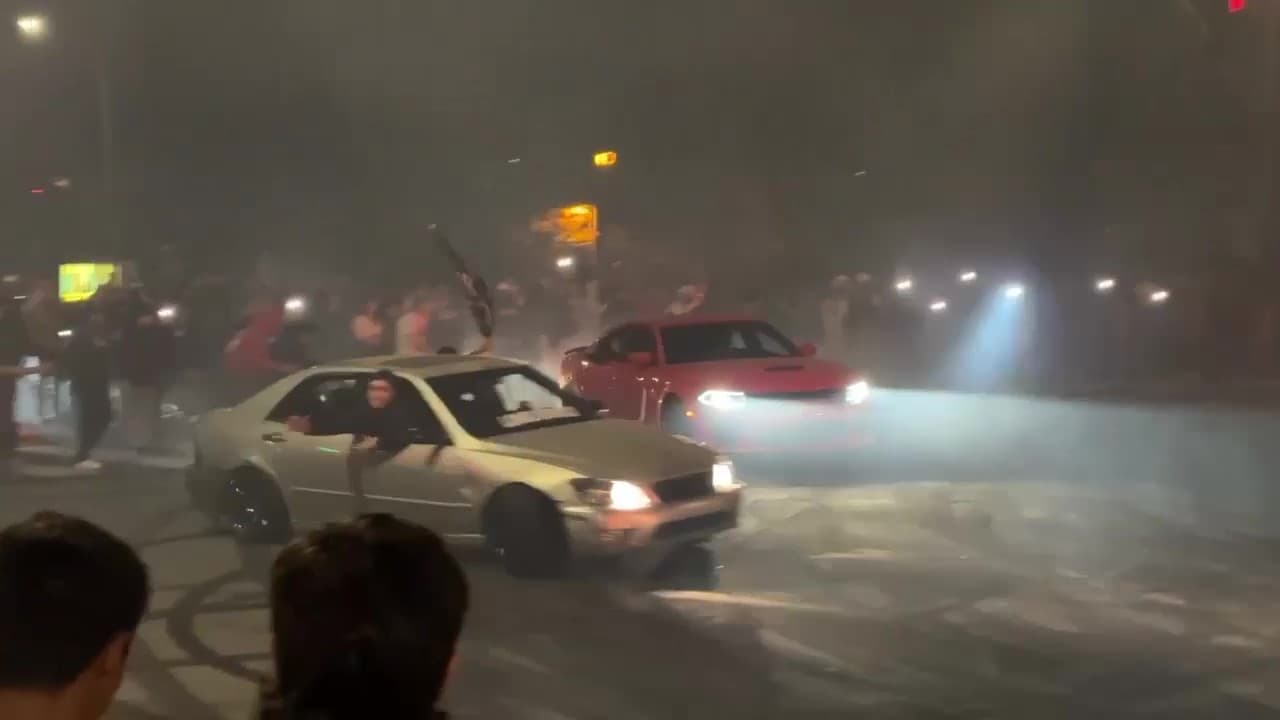 Los participantes en el "sideshow" derrocharon euforia y adrenalina, sobre todo cuando saben que estos espctáculos son ilegales.