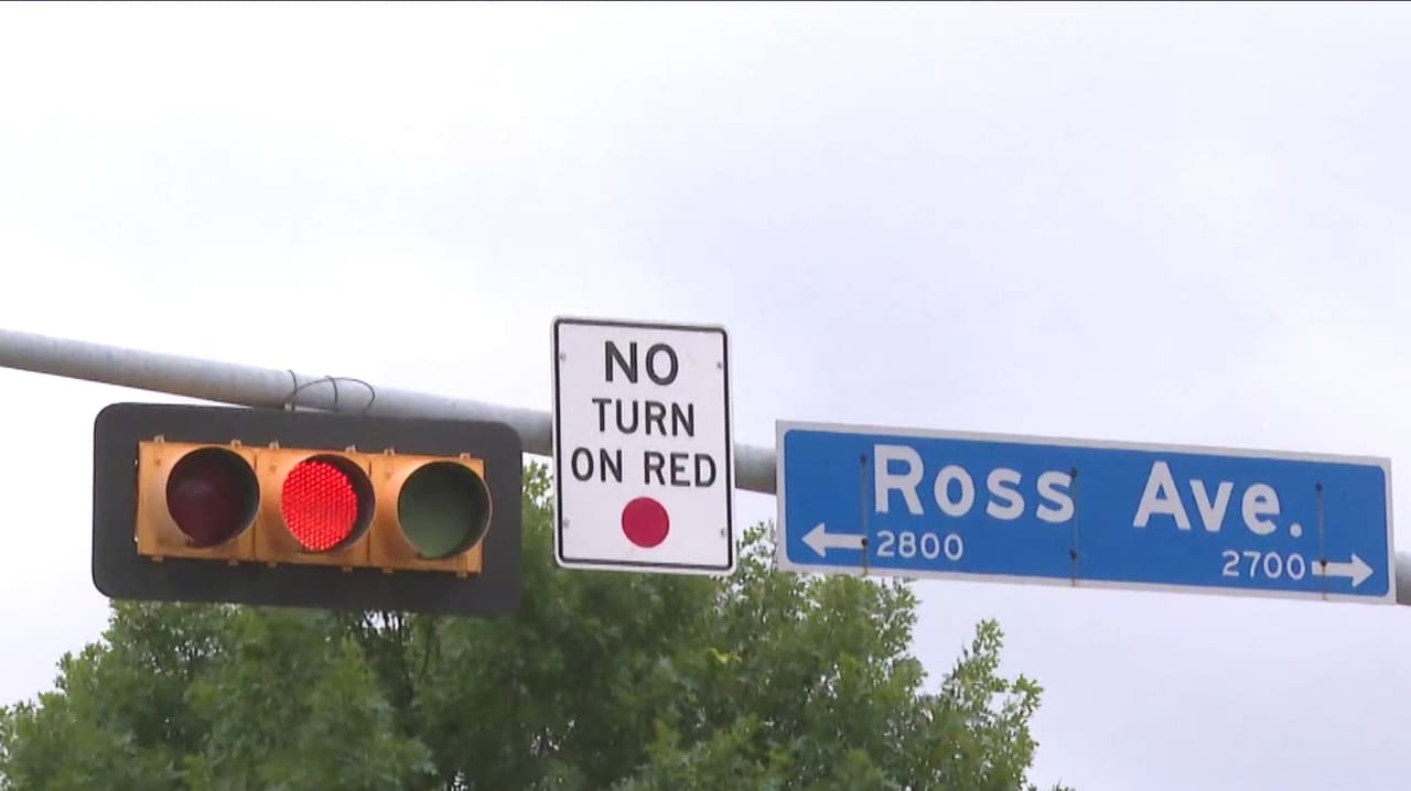 Dallas impone cientos de multas a conductores por ignorar señales de no girar a la derecha en rojo