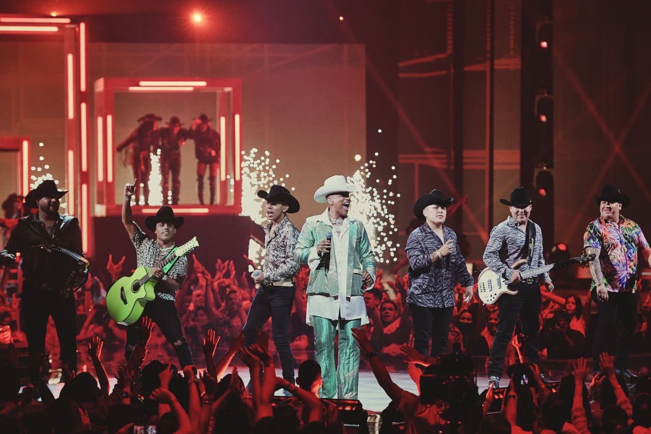 <b>CATEGORÍAS:</b> Mejor Canción Regional Mexicana ('Ya Supérame'), Mejor Colaboración Regional Mexicana ('En Tu Perra Vida' con Lenin Ramírez), Mejor Fusión Regional Mexicana ('Cada quien' con Maluma) y Grupo o Dúo Favorito del Año.
<br>