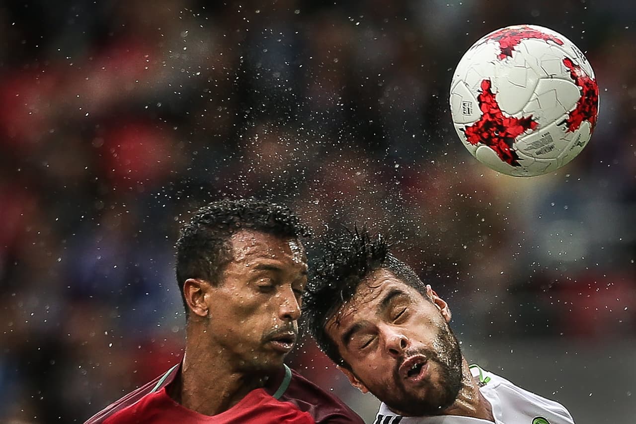 Fue un mano a mano intenso entre portugueses y mexicanos por hacerse al control del partido.