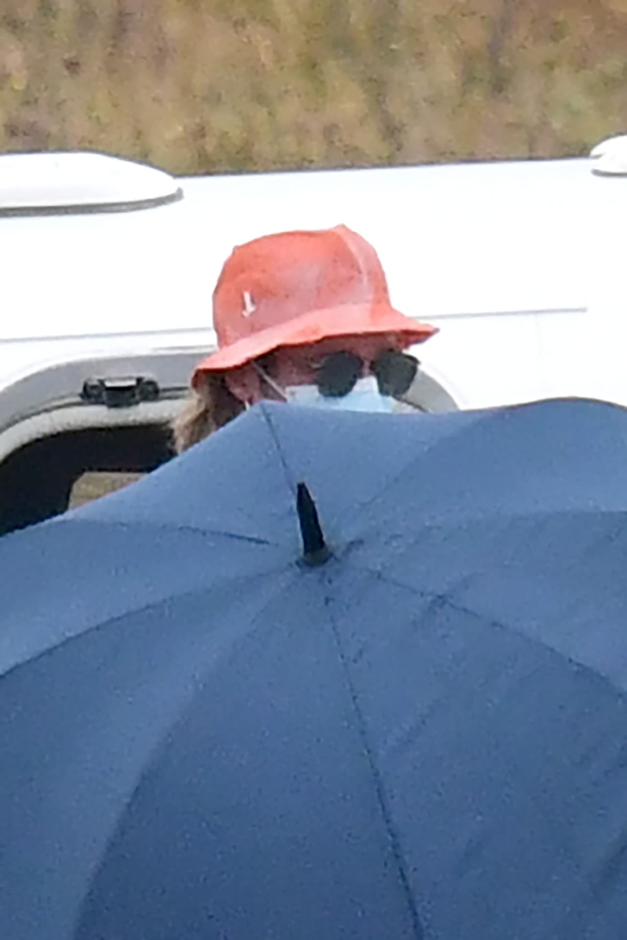 Mientras tanto, este domingo 31 de agosto se dieron a conocer nuevas fotos del actor en Francia. 
<br>