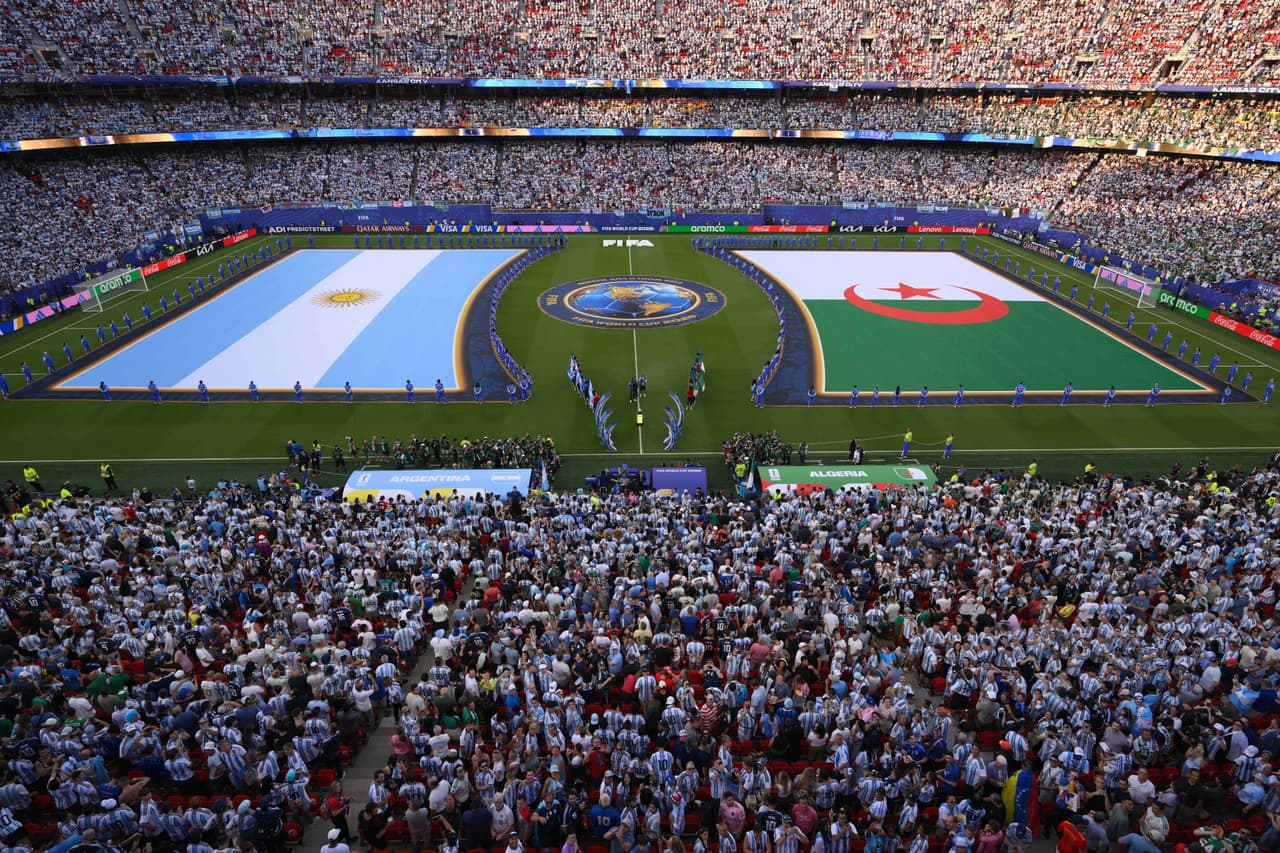 Vista general durante la ceremonia previa al partido de fútbol del Grupo J de la Copa del Mundo entre Argentina y Argelia en Kansas City.