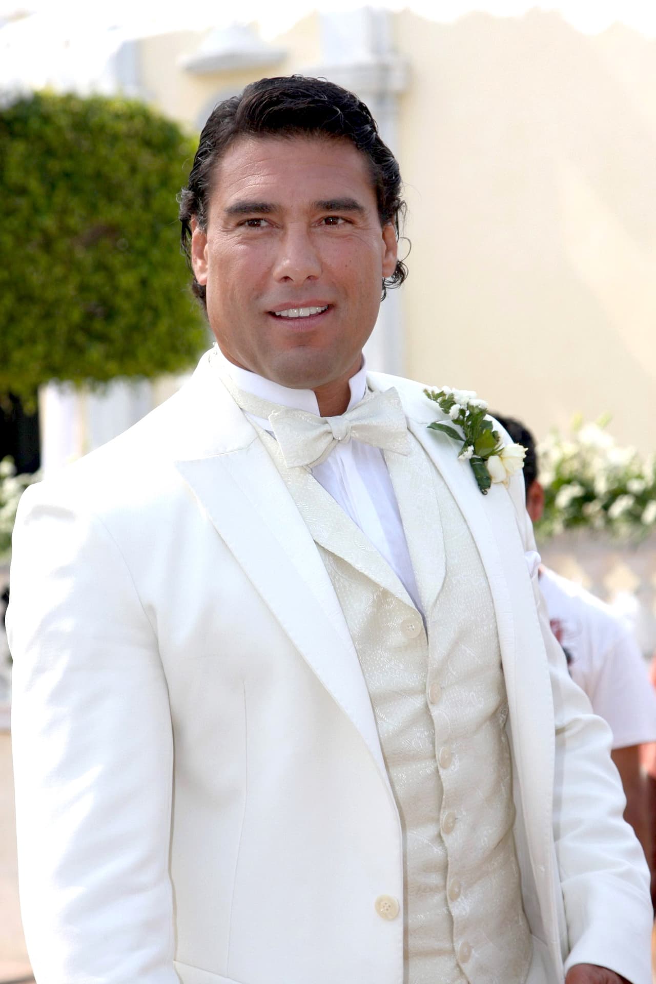 Eduardo Yañez ha compartido en sus redes sociales algunas fotografías de su nuevo proyecto actoral, con el que regresa a la televisora mexicana que vio nacer su carrera.