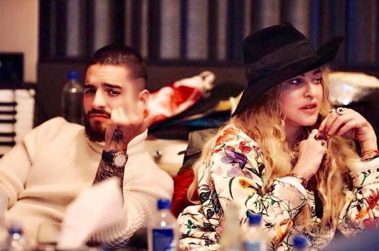 Al pie de la publicación, Madonna escribió: "Cocinando un poco de fuego por aquí...".