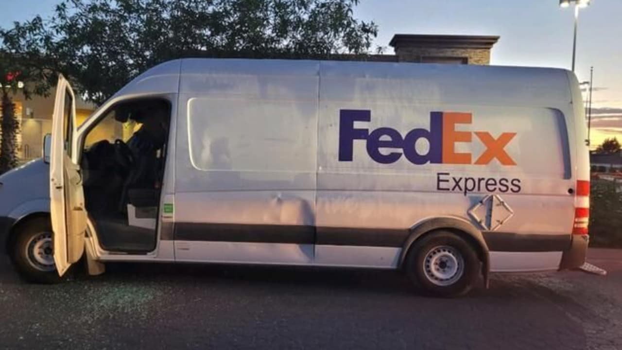 Pero estos incidentes no ocurren solamente en Arizona, en junio de 2023, agentes fronterizos localizaron en El Paso, Texas, dos 
<b>camionetas falsas de la empresa de reparto FedEx</b>, las cuales habían sido utilizadas para llevar al menos 26 inmigrantes ilegalmente a través de la frontera, según autoridades.
