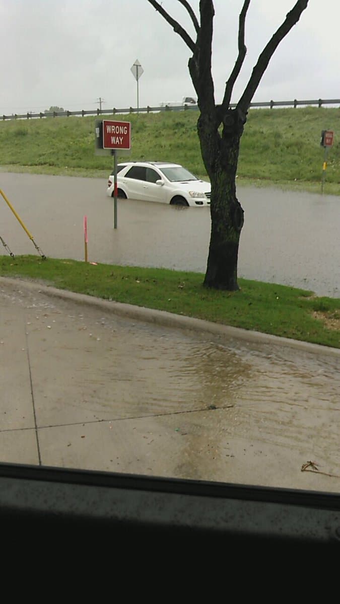 Las tormentas ha causado algunas inundaciones repentinas por la FM 730 y HWY 199.