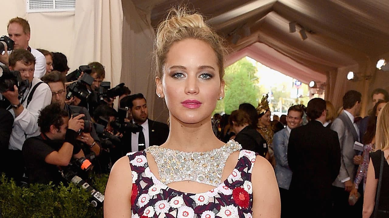 Jennifer Lawrence está 'furiosa' con Chris Martin por su nueva novia