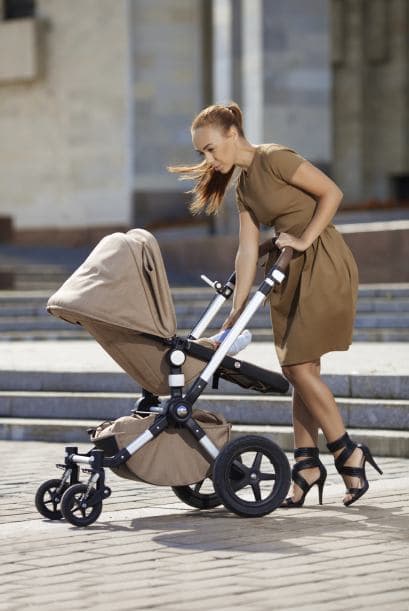 No solo debes pensar en tu bebé, ya que tú serás quien lo lleve a todos lados. Considera tus necesidades y elige el mejor cochecito.