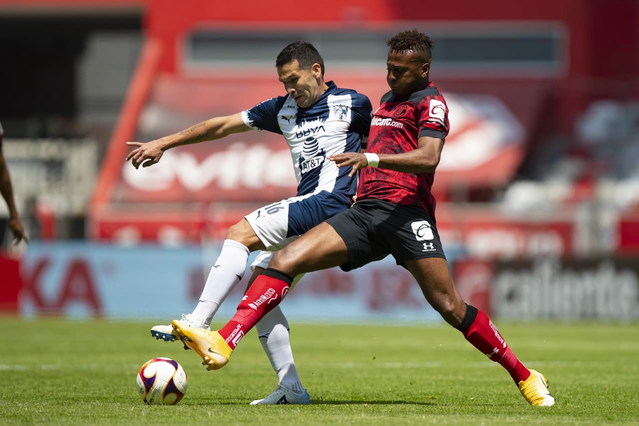 Monterrey se impone a Toluca 2-1 en el Nemesio Diez, durante la Jornada 14 de la Liga MX. Con un golazo a distancia, Sebastián Vegas de los Rayados abrió el marcador, seguido de Maximiliano Meza para ponerse arriba en el encuentro. Ya al minuto 71, Jorge Torres Nilo puso el único tanto para los 'Diablos Rojos'.