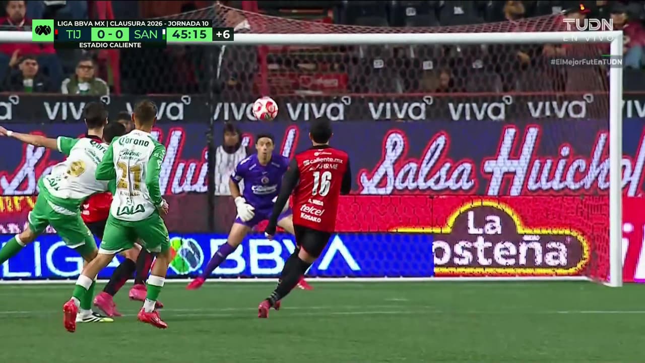 ¡Atajadón de Toño Rodríguez! El arquero de Xolos evita el gol de Santos