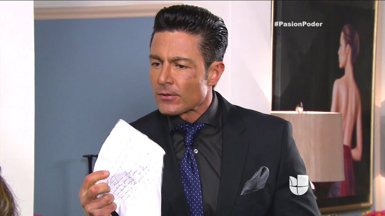 Descubrió la carta de Arturo y ahora cree que tienes una relación con él.