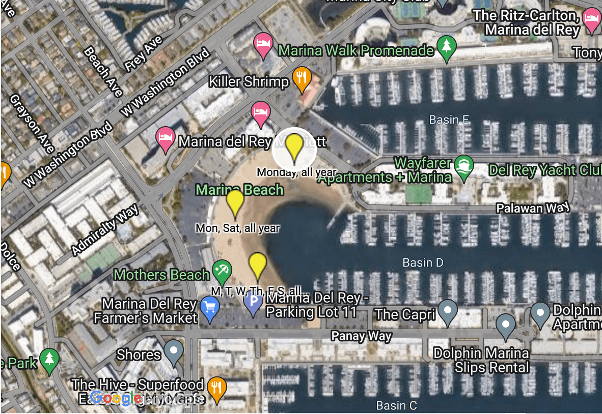 Los puntos amarillos en el mapa del Departamento de Salud del condado indican que en la playa hay una advertencia por exceso de bacterias en el agua. Si bien la zona no ha sido cerrada, piden a visitantes no entrar al agua, por riesgos a enfermedades.