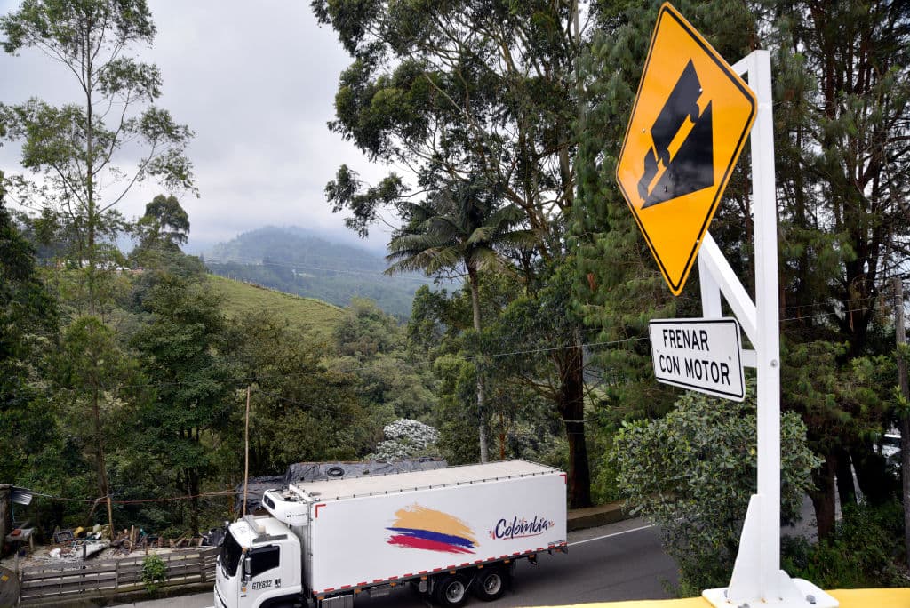 Le sigue inmediatamente 
<b>Colombia</b>, en el puesto 72 y también código "amarillo".