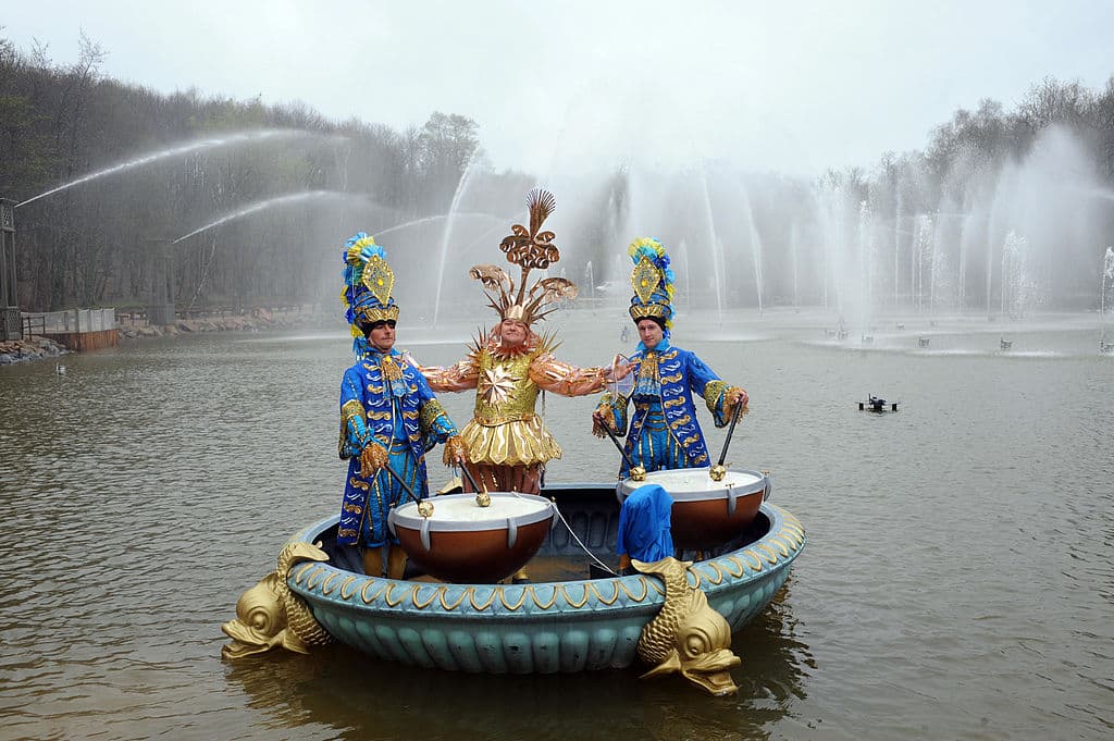 <b>15. Le Puy du Fou en Les Epesses, Francia.</b> 
<i>L'Odyssée du Puy du Fou</i>, uno de los shows musicales que se presentan en este parque, termina con una espectacular exhibición acuática. Foto: FRANK PERRY/AFP/Getty Images.