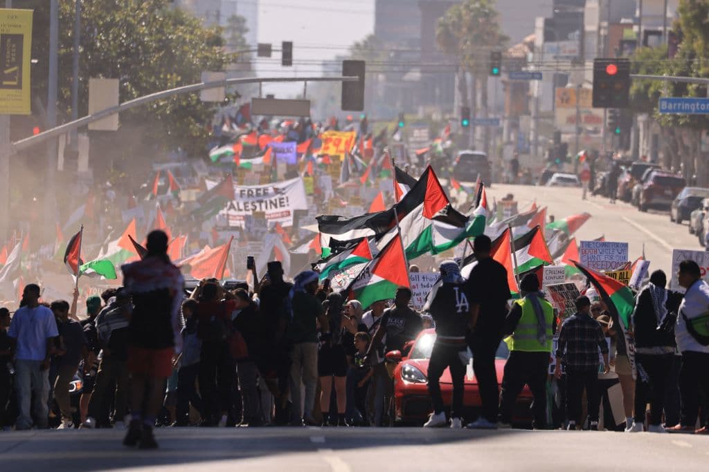 Los manifestantes recordaron que el movimiento extremista Hamas no representa a todo el pueblo palestino, que sufre las consecuencias del ataque a Israel sin acceso a agua, luz, combustibles ni suministros en la Franja de Gaza.
