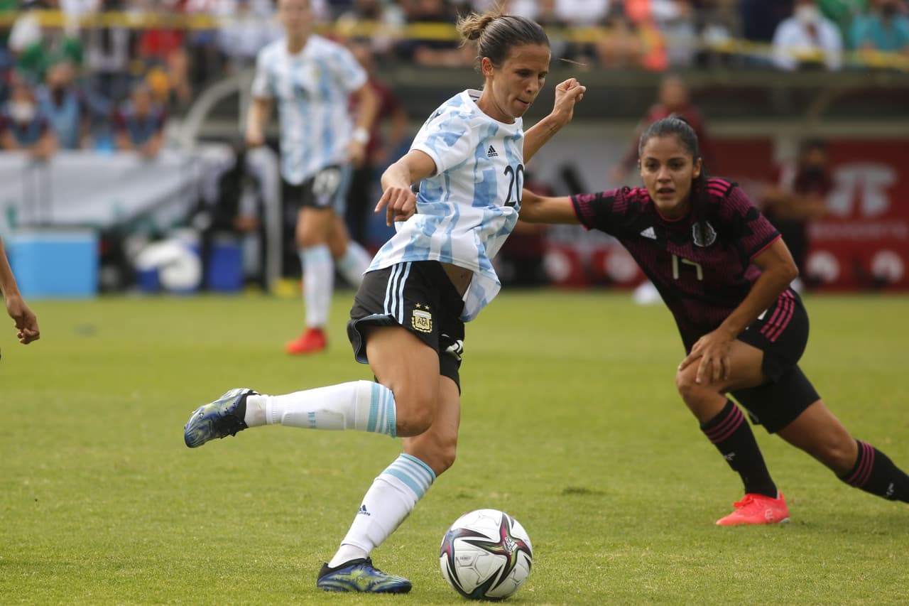 Las mexicanas no se tocan el corazón y vienen de atrás para golear 6-1 al conjunto argentino.