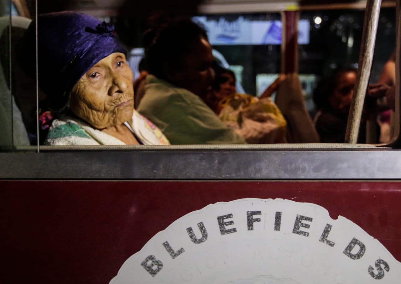 Habitantes de Nicaragua son trasladados a refugios previendo el paso del huracán Otto. 23 de noviembre de 2016.
<br>