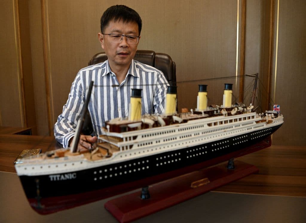 Aquellos que siempre soñaron viajar en el Titanic muy pronto podrán visitarlo... en China. 
<b>Una empresa privada está construyendo una réplica exacta del desaparecido barco</b>. "Es un proyecto muy complicado", dijo a la agencia AFP Su Shaojun, creador de la iniciativa (en la imagen). "Construimos un barco grande como un portaaviones".