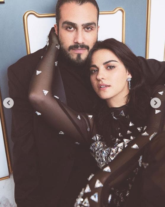 La relación entre la actriz y el productor se ha visto envuelta en polémica desde que Andrés Tovar confirmó el pasado 1 de junio que estaba separado de Claudia Martín, con quien 
<b><a href="https://www.univision.com/famosos/las-primeras-fotos-de-la-boda-de-claudia-martin-y-andres-tovar-fotos" target="_blank">se casó a finales de 2019. </a></b>
<br>