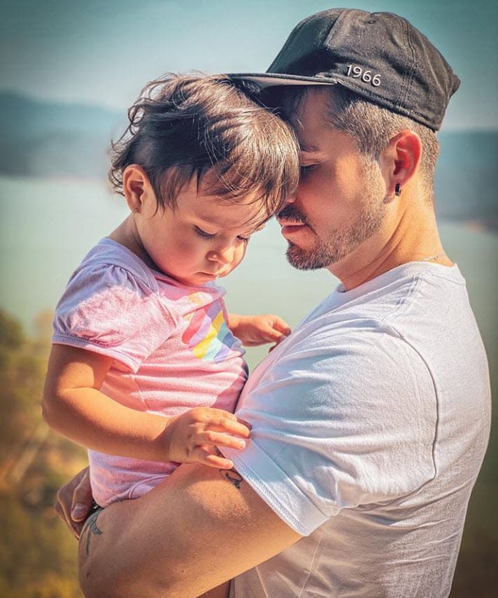 "Normalmente 
<b>no tenía tiempo de estar con mi familia</b>, vinieron hermanos que están en Guadalajara y aprovechamos esta situación para estar juntos y acompañarnos", dijo en entrevista para el show 
<b><a href="https://www.youtube.com/watch?v=xTfZeOfBzqg" target="_blank">'Los 5 mejores'</a></b> transmitido en México el pasado fin de semana. 
<br>