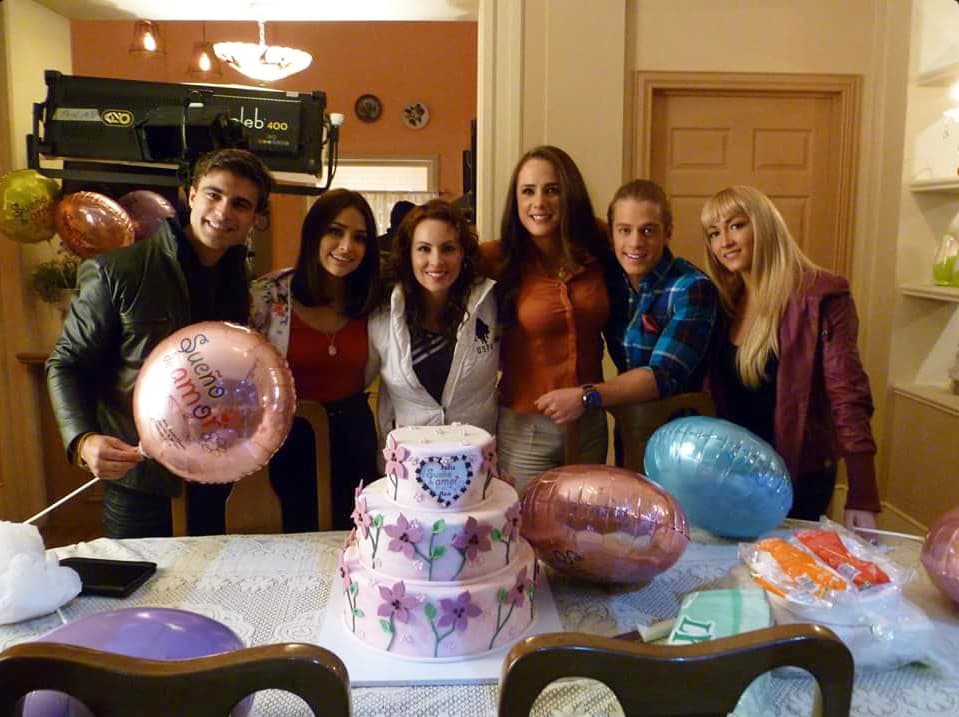 Así la festejaron sus compañeros en el foro de "Sueño de amor".