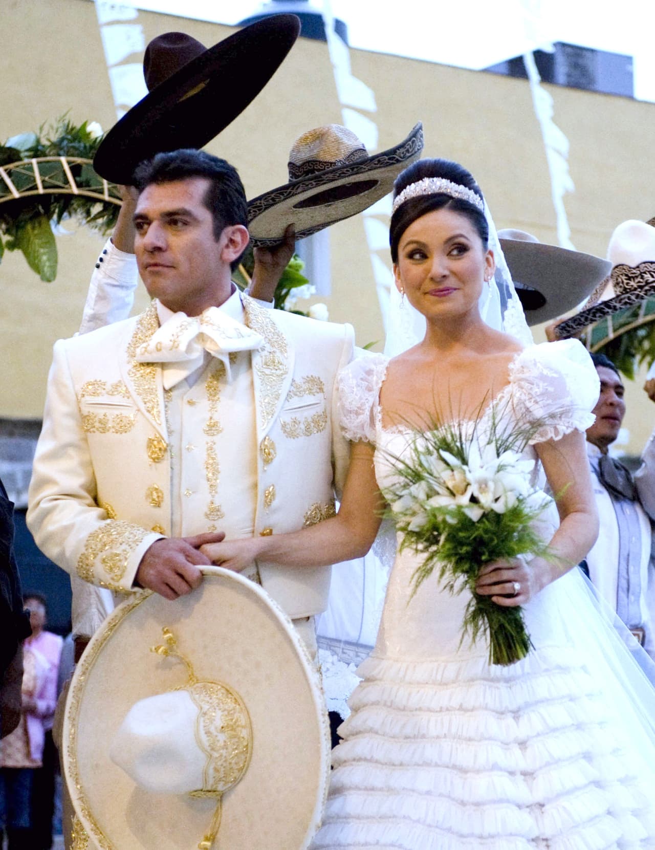 La relación amorosa de 
<b>Elizabeth Álvarez y Jorge Salinas</b> comenzó en la telenovela Fuego en la sangre.