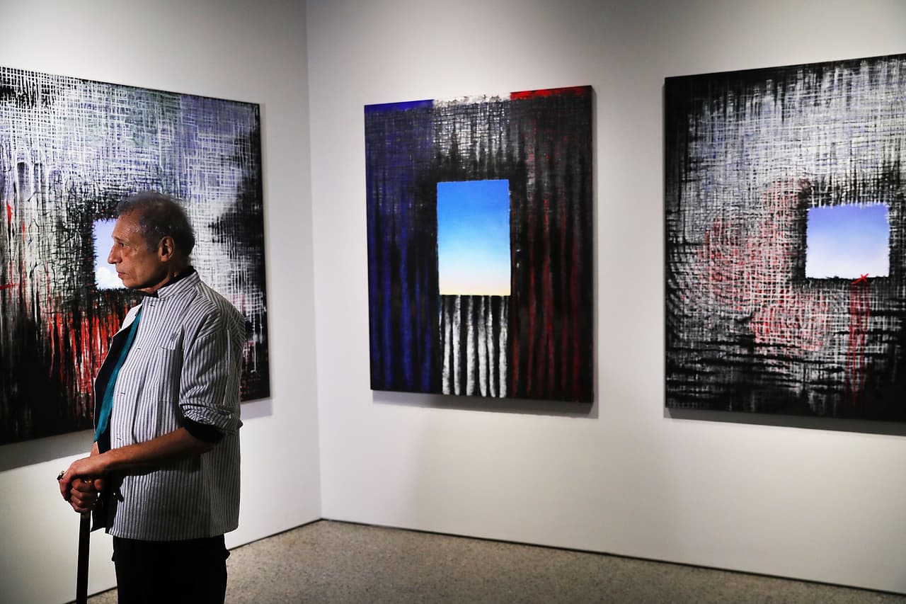 Con el recuerdo vivo de lo que acababa de testificar, Ejay Weiss comenzó a trabajar en "9/11 Elegies" tres días después de los ataques.