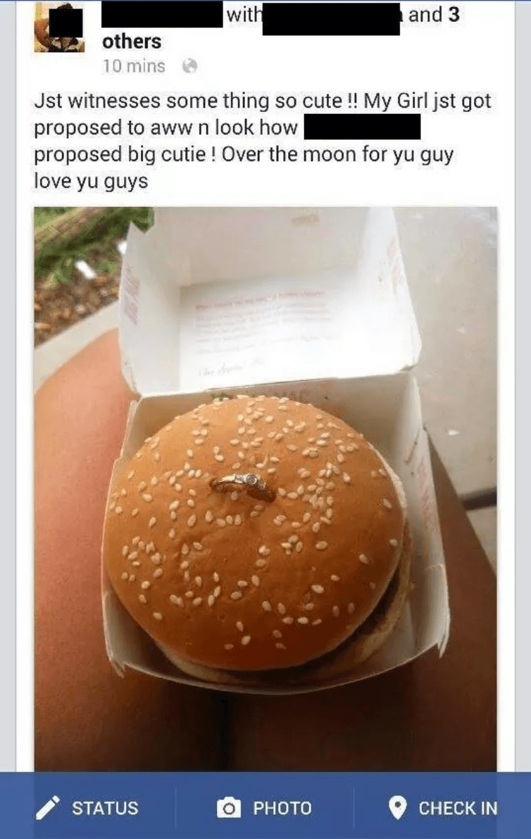 La originalidad no siempre da buenos resultados: si te encuentras el anillo en una hamburguesa, ¿será el amor más fuerte?