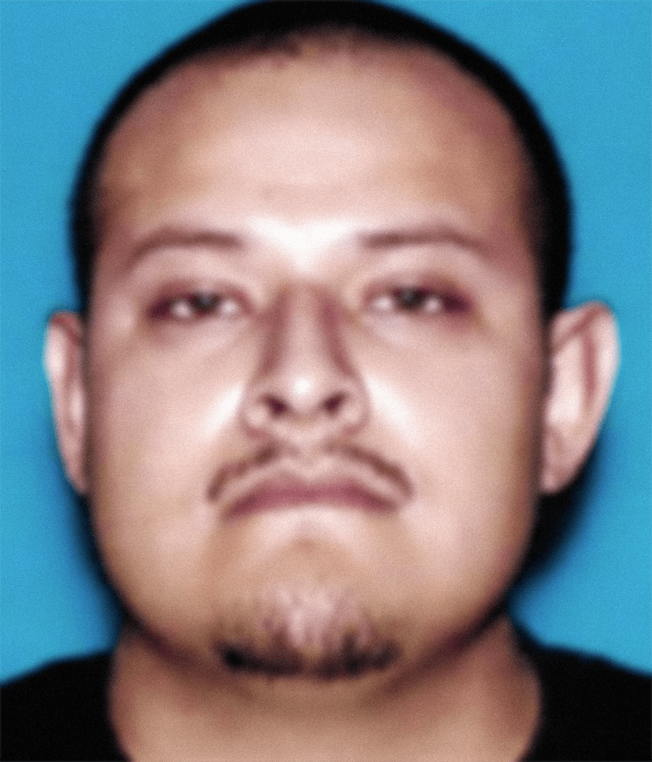 <b>Andrés Zambrano, </b>es pandillero y está relacionado
<b> </b>con el asesinato de la madre de su hijo en Marzo de 2017 en Los Ángeles. Se cree que puede estar en México o Chicago, lugares con los cuales tiene nexos. El FBI ofrece una recompensa de hasta 5,000 dólares por información que conduzca a su arresto.