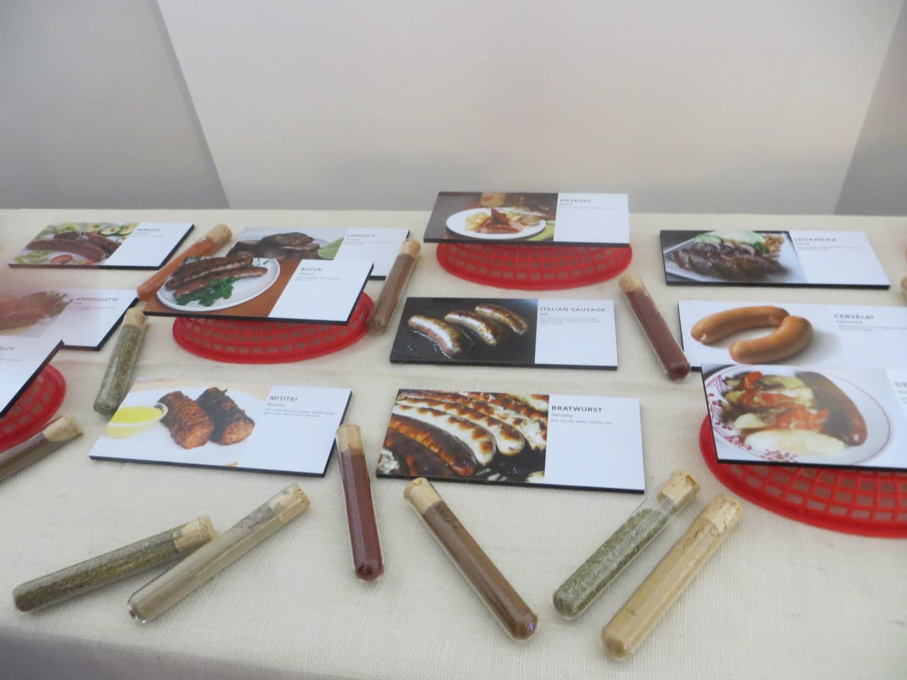 Y se informa sobre las diferentes especias que se utilizan en su preparación en las diferentes cocinas del mundo.