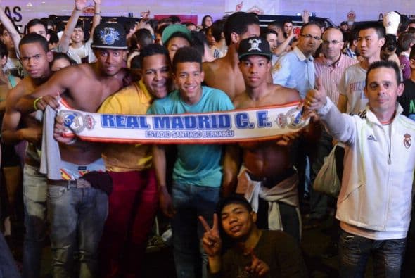 De esta manera, el Real Madrid dio por concluido el festejo de su decimonoveno título de Copa del Rey que comenzó a medianoche, cuando los aficionados blancos comenzaron a llegar a la Cibeles para esperar a sus ídolos y disfrutar de una fiesta que fue amenizada con luces, música y cánticos.