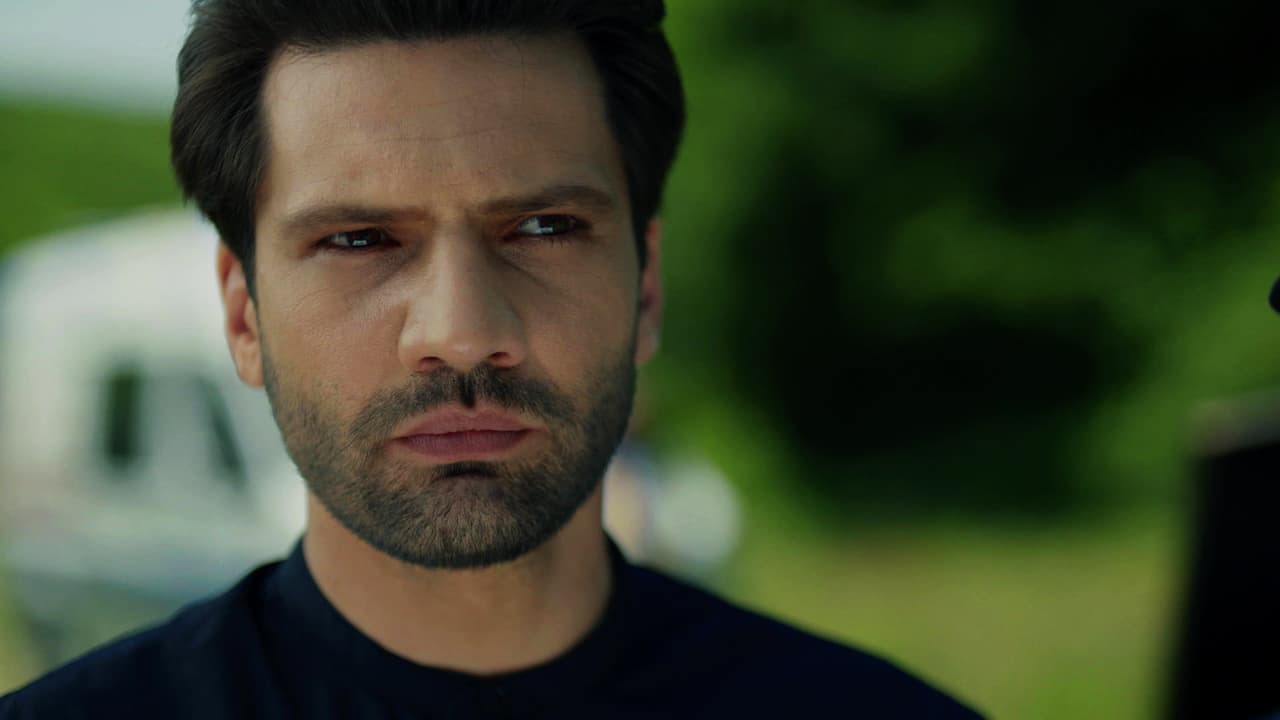 El villano tenía las riendas de la angustiosa situación y lo disfrutaba.